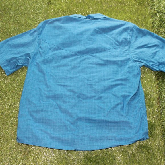 Mountain Hardware Men's Short Sleeve Shirt - Medium - Picture 9 of 12